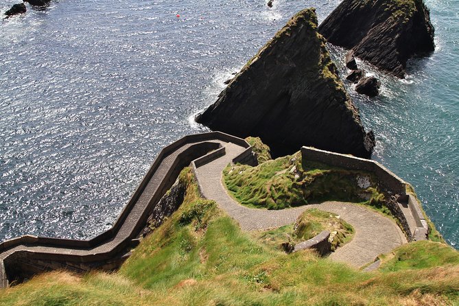 10-Day Ultimate Small-Group Tour of Ireland from Dublin - Day 1: Cashel, Blarney, and a night in Kinsale