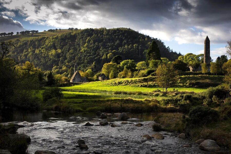 6-Day Tour of Southern Ireland from Dublin - Blarney Castle and the choice to kiss the stone