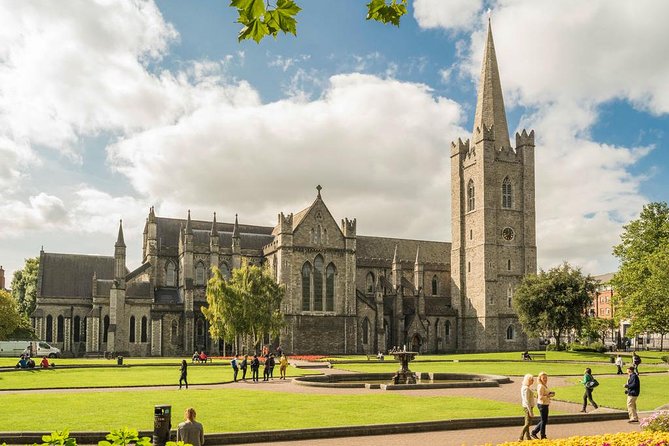 90 Minute Dublin Walking tour and Sightseeing tips - Trinity College and the crossing from north to south