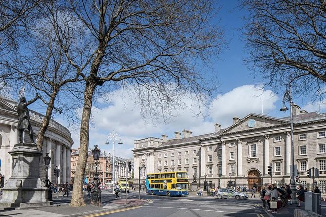 90 Minute Dublin Walking tour and Sightseeing tips - Dublin Castle and the old center of authority