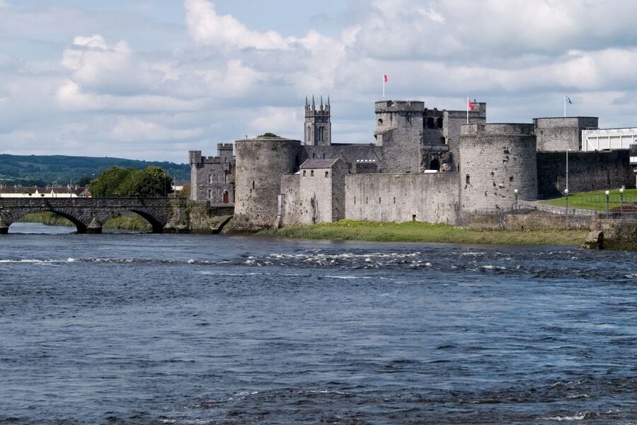 Cliffs of Moher and Blarney 2-Day Tour from Dublin - Guides can shape the whole trip