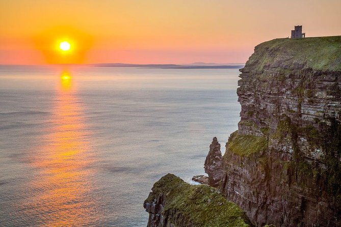 Cliffs of Moher Day Tour from Limerick: Wild Atlantic Way - Liscannor lunch and Atlantic Island views