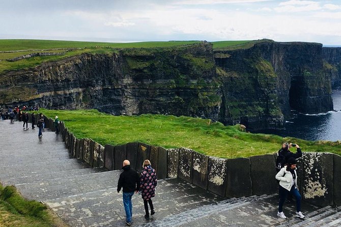 Cliffs Of Moher Tour In Spanish - A quick stop in Galway
