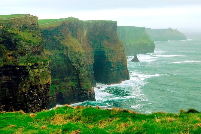 Cliffs Of Moher Tour In Spanish - Two hours above the Atlantic at Moher