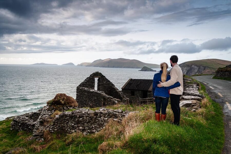 Dingle: Slea Head Photo And Sightseeing Tour - Gallarus Oratory and Kilmalkedar Church