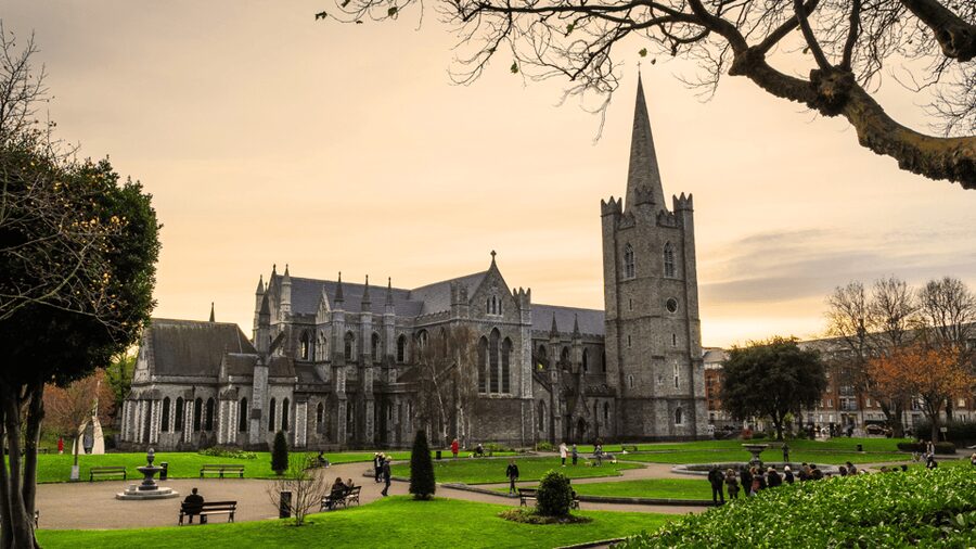 Dublin: 2 Hour City Center Guided Walking Tour - Dublin Castle and the power behind the city