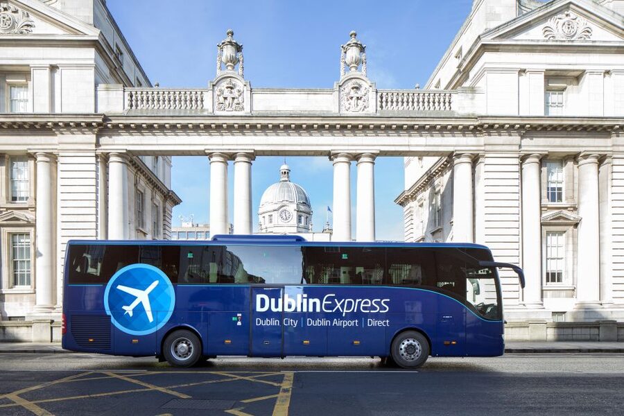 Dublin: Airport Transfer and Hop-On Hop-Off Bus Ticket - Getting your bearings on the green sightseeing bus