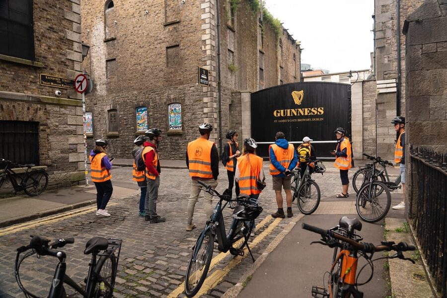 Dublin: Bike & E-Bike Tour with a Local Guide - Why a bike is a smart way to see Dublin