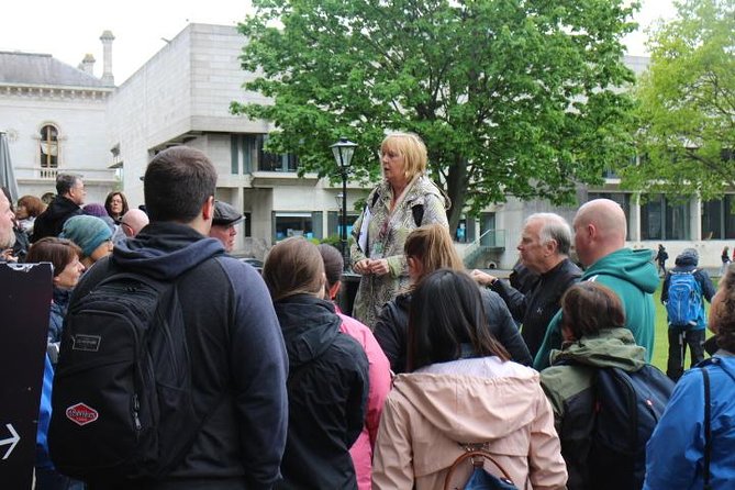Dublin Book of Kells, Castle and Molly Malone Statue Guided Tour - Molly Malone and a quick bit of Dublin song
