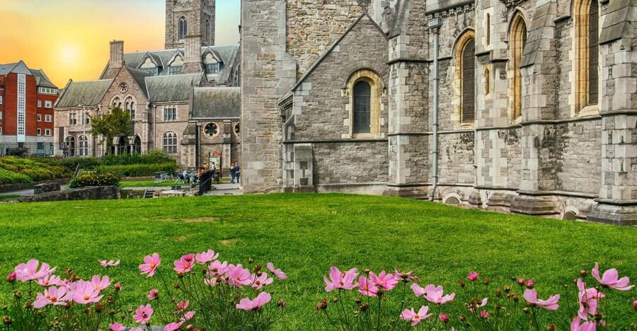 Dublin: Book of Kells, Dublin Castle and Christ Church Tour - City Hall and Dublin Castle in the civic center