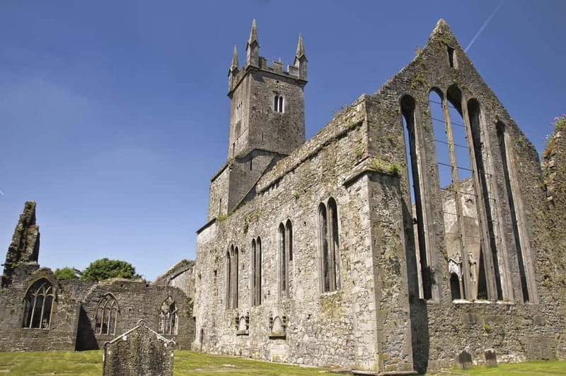 Dublin: Cliffs of Moher, Bunratty Castle and Ennis Day Trip - Lunch and local life in Ennis