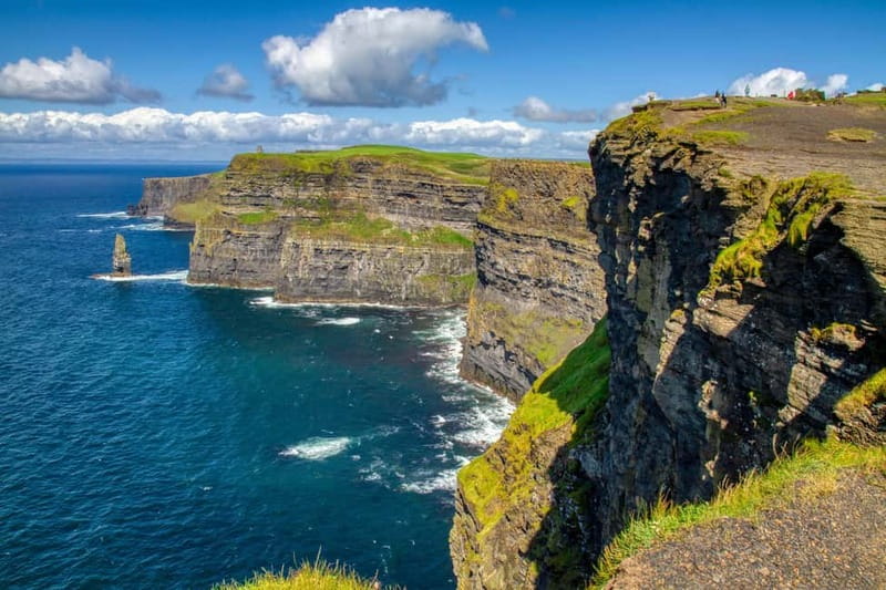 Dublin: Cliffs of Moher, Bunratty Castle and Ennis Day Trip - What bilingual guiding means on the day