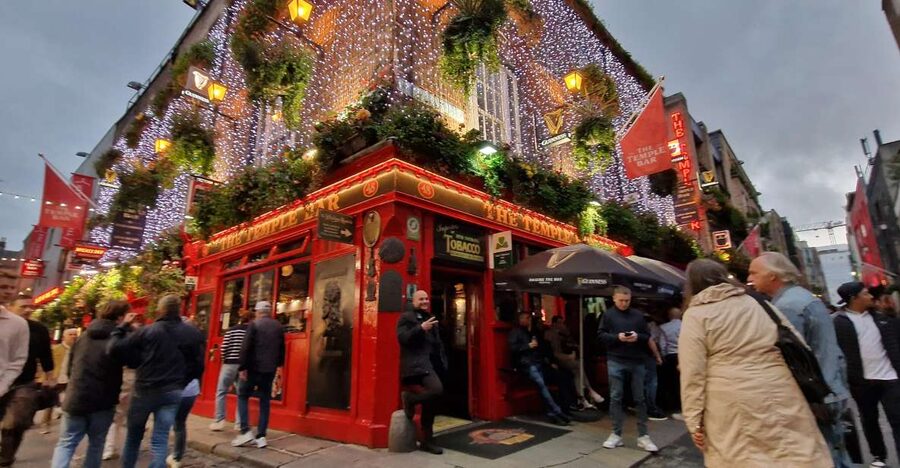 Dublin: Dublin City Highlights Private Guided Walking Tour - The Wall of Fame and Ireland’s musical names