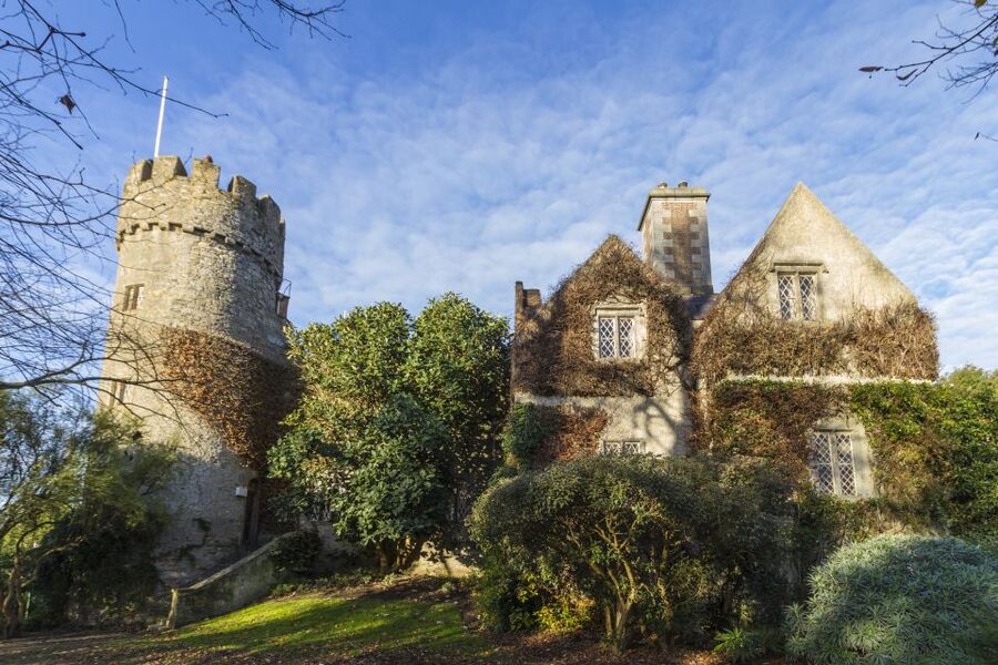 Dublin: Full-Day Howth and Malahide Castle Tour - Howth Summit and the walk to the harbor