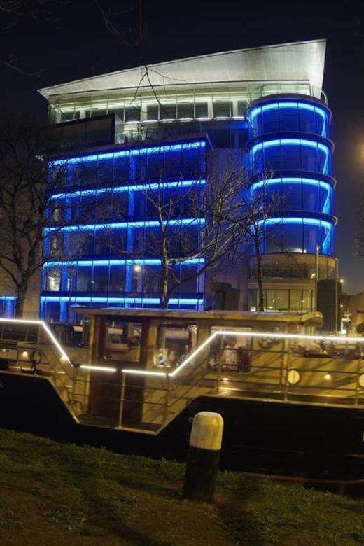 Dublin: Grand Canal Cruise with Dinner - Dinner in the saloon, with a drink included