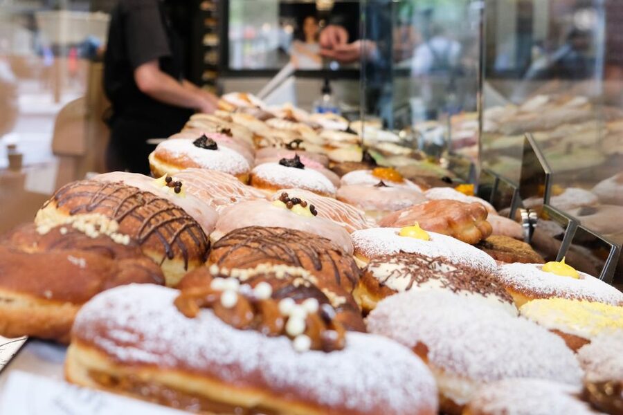 Dublin: Guided Delicious Donut Tour with Tastings - Four doughnut stops across central Dublin