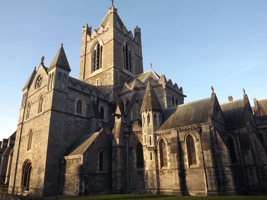 Dublin: Highlights and Hidden Corners Walking Tour - What the $31 price delivers