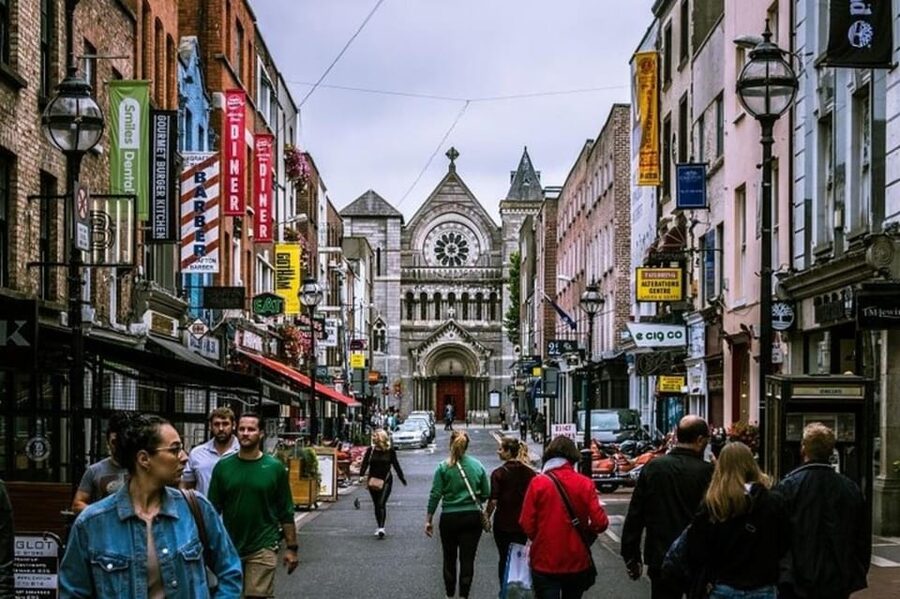 Dublin: Highlights and Hidden Gems Walking Tour - Molly Malone and the story behind Cockles and Mussels