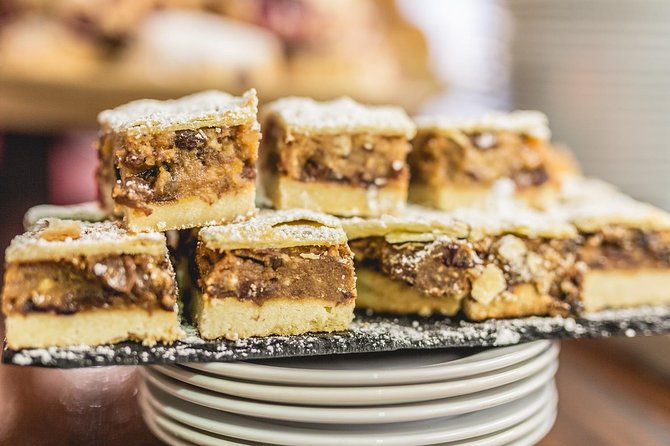 Dublin Historical Centre Food Tour with 8 Food Tastings & Drinks - A fresh oyster from County Clare