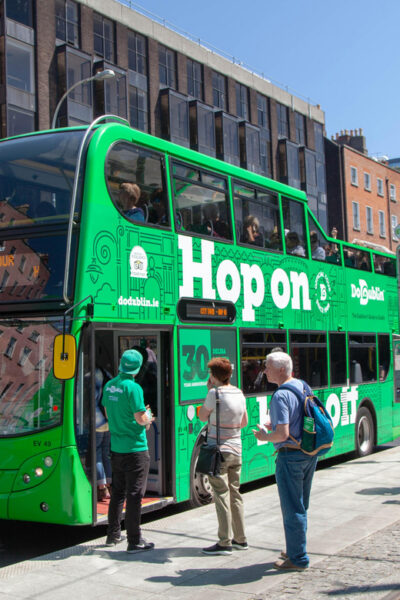 Hop-on Hop-off Tour with Live German Commentary