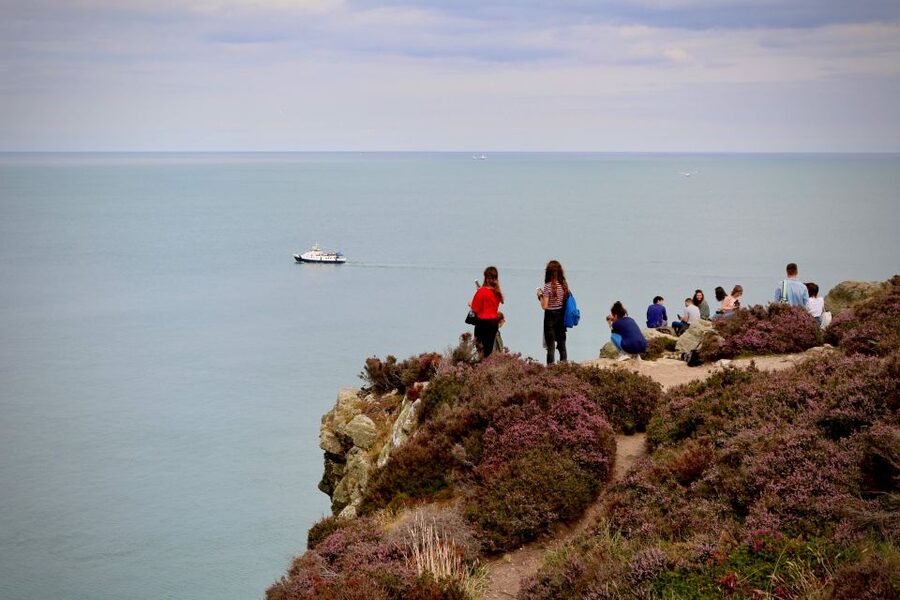 Dublin: Howth Coastal Hiking Tour - Returning to Howth Harbour for food and drinks