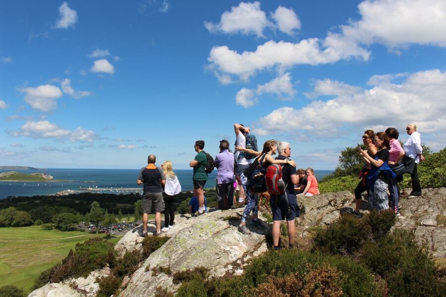Dublin: Howth Safari Hiking Tour - Doldrum Beach and Jamesons Cove