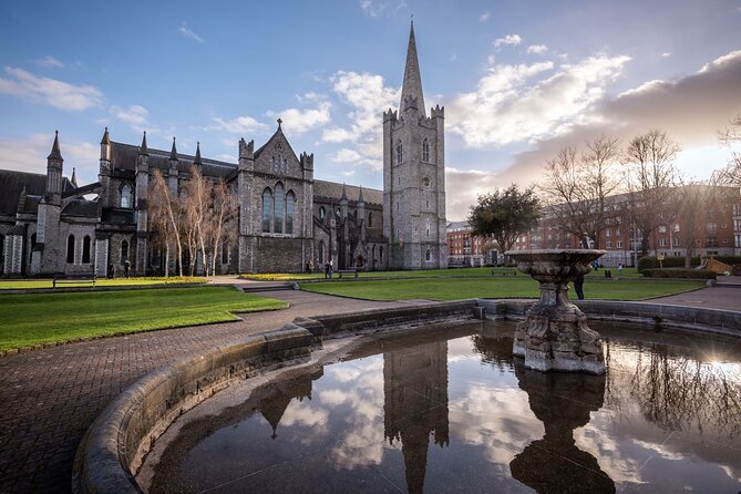 Dublin in a Day: Dublin Castle, Book of Kells, Guinness & Whiskey - The Book of Kells and the Long Room are the morning prize