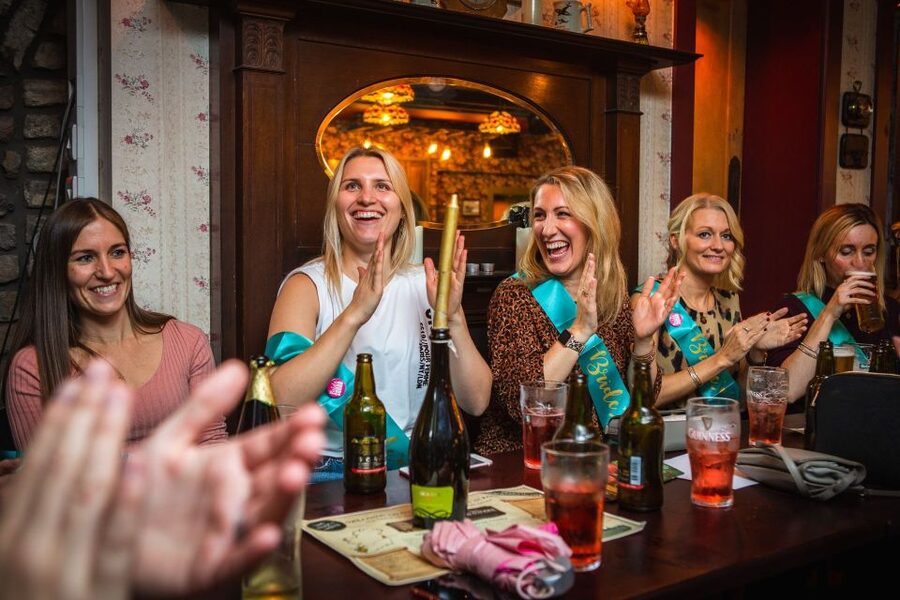 Dublin: Irish Music and Dance Show with Dance Lesson - Live music and the Irish pub setting