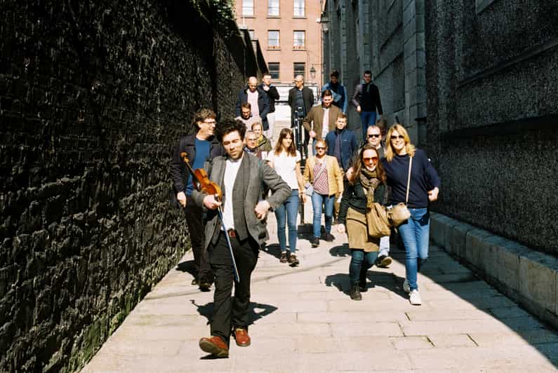 Dublin: Irish Music Walking Tour with Live Performance - Walking through songs of Dublin