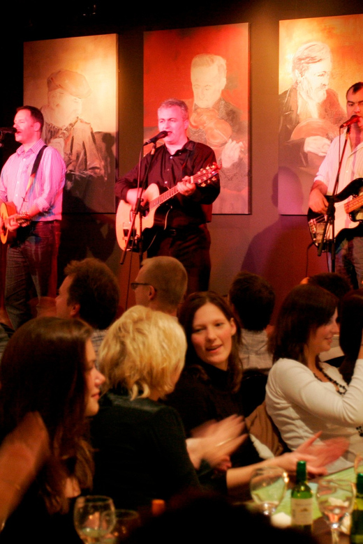 Dublin: Irish Night Show at the Merry Ploughboy Pub - Arriving before the 8pm performance