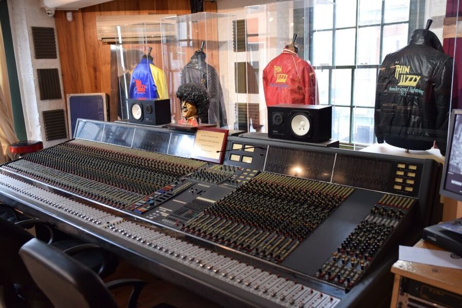 Dublin: Irish Rock 'N' Roll Museum with Tour in English - What happens during the 75-minute tour