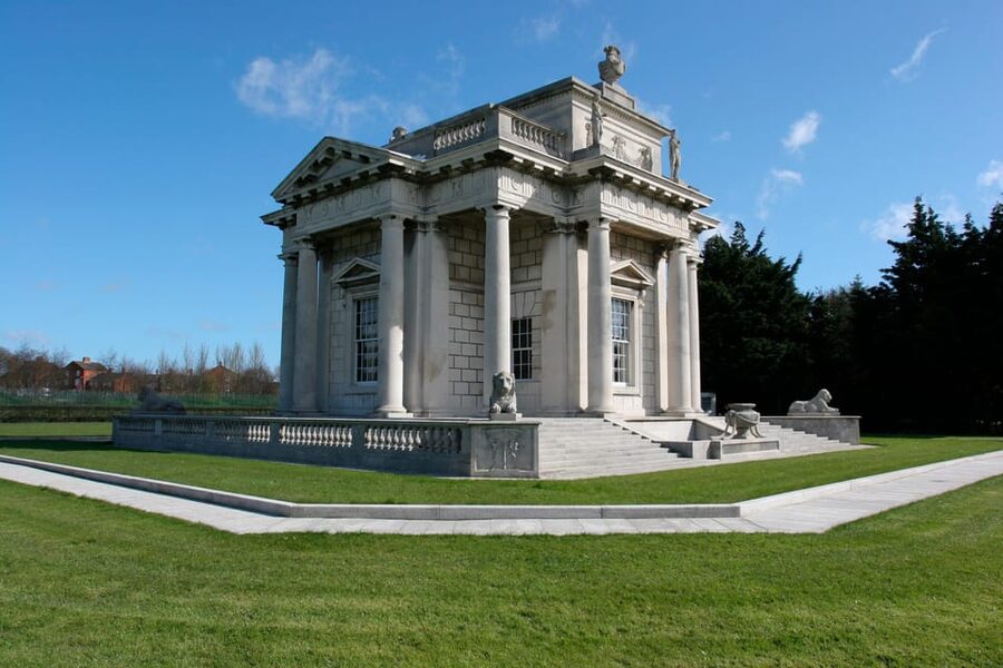 DUBLIN: Malahide castle and Howth MULTILINGUAL full day tour - Key points at a glance