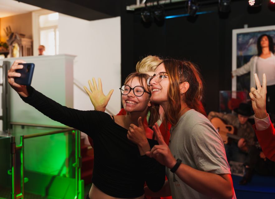Dublin: National Wax Museum Plus Entrance Tickets - Irish inventors in the Heroes of Discovery room