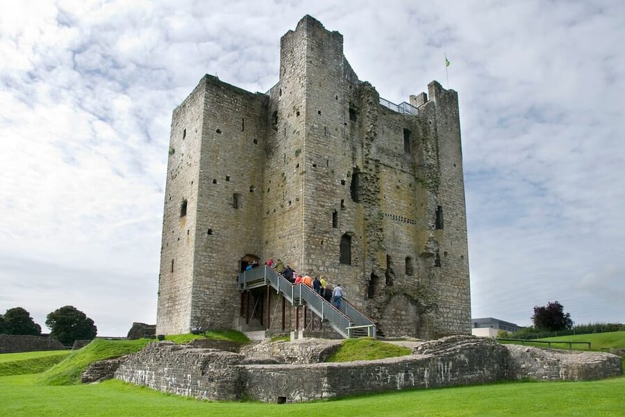 Dublin: Private Boyne Valley and Trim Castle Day Tour - Afternoon tea at Dunboyne Castle