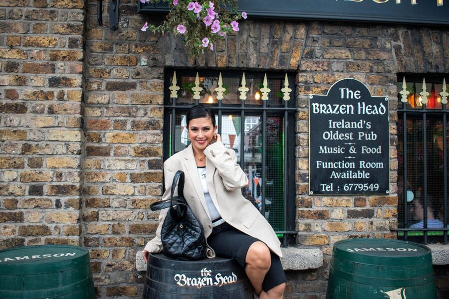 Dublin: Private Photo Experience - Trinity College gives you a classic Dublin backdrop