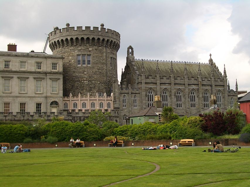 Dublin: Private Tour of City Monuments in Spanish - The Clarence Hotel, Temple Bar, and Dublin after dark