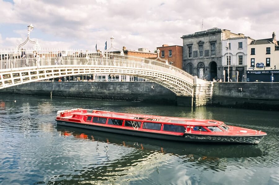 Dublin: River Liffey Sightseeing Cruise - What the Guides Add to the Ride
