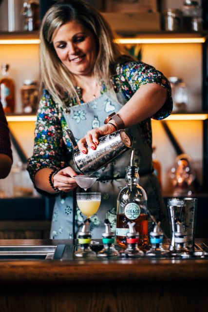Dublin: Roe and Co Distillery Cocktail Workshop Experience - The production story comes first