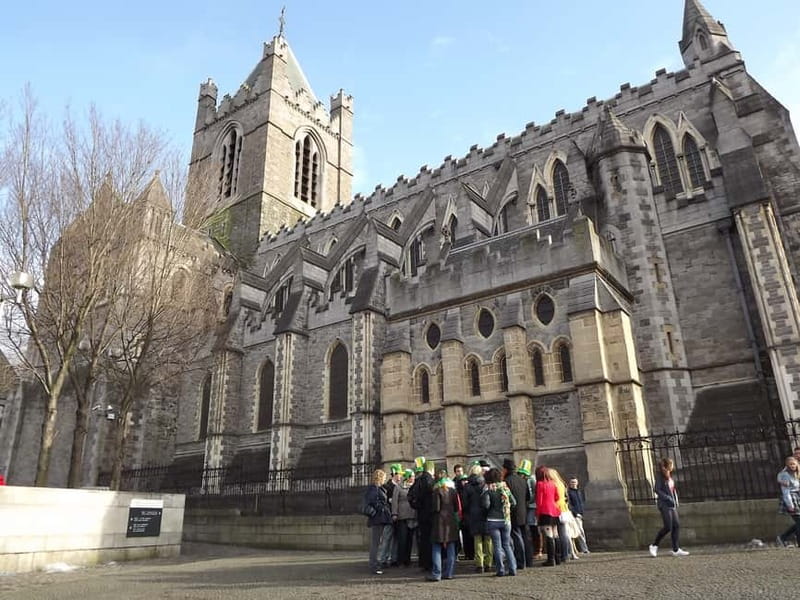 Dublin: Sightseeing Walking Tour in German - Dublin Castle and the old medieval quarter