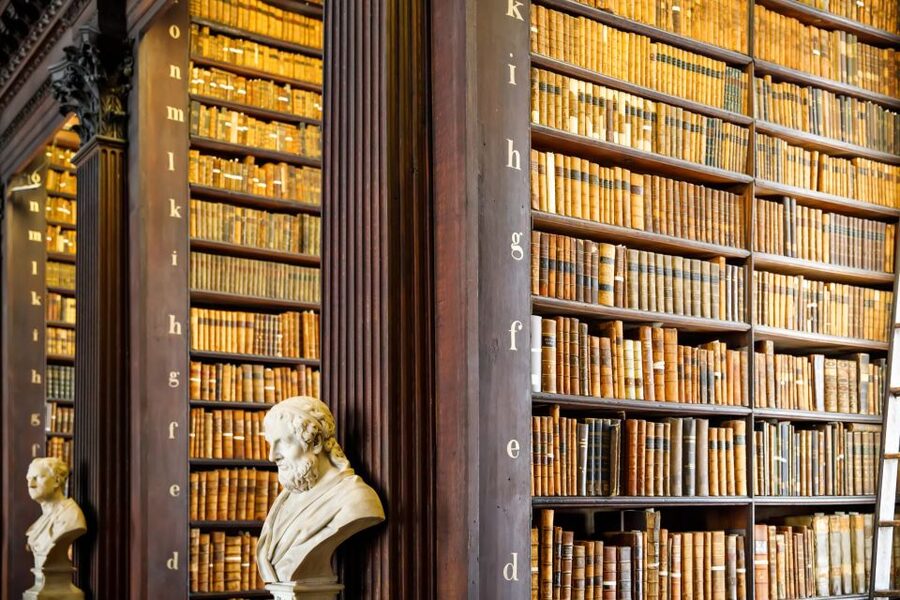 Dublin: Skip-the-line Book of Kells & Old Town Private Tour - What the two-hour walk adds around Trinity