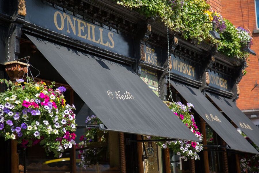 Dublin Temple Bar Night Tour - What makes an Irish pub different