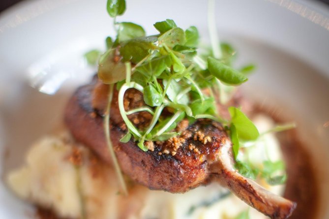 Dublin Traditional Irish 3 Course Meal Walking Tour with Local - Walking through Temple Bar and central Dublin