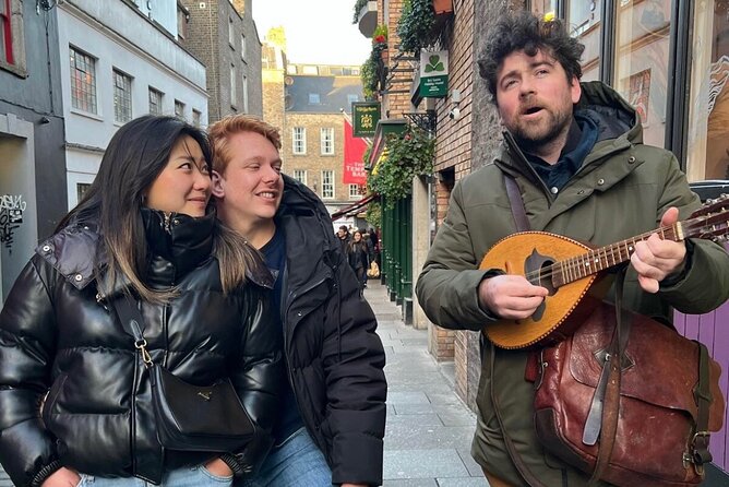 Dublin Traditional Irish Music Walking Tour with Live Performance - Dublin Castle and the Ship Street gate