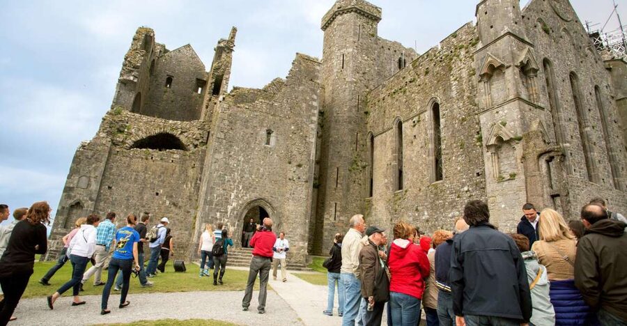 From Dublin: Blarney, Rock of Cashel and Cahir Castles Tour - Cahir Castle and its defensive walls