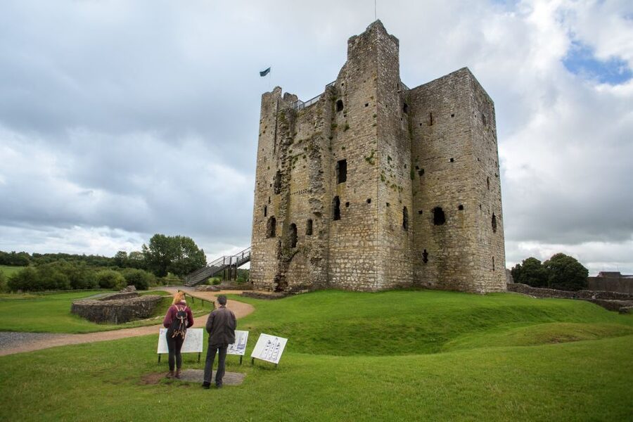 From Dublin: Celtic Boyne Valley and Ancient Sites Tour - How the guides shape the day
