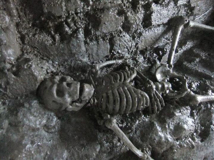 From Dublin: Gravedigger Ghost Bus Tour - Kilmainham Gaol and Ireland’s tragic past