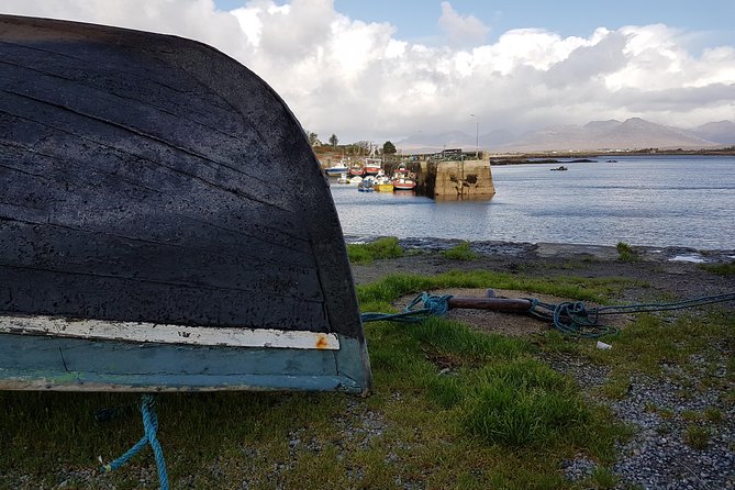 From Galway: Guided tour of Connemara with 3 hour stop at Connemara National Pk. - Lough Inagh, the Connemara Giant, and the Quiet Man Bridge