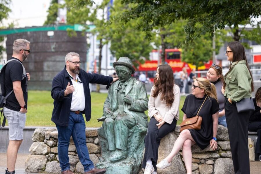 Galway: Welcome to Galway Walking Tour - Galway’s music, language, and local character
