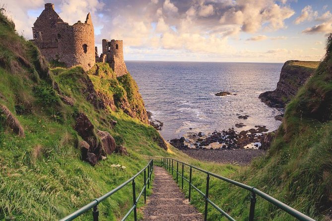 Giant's Causeway Day Tour from Dublin - Belfast in one hour near City Hall