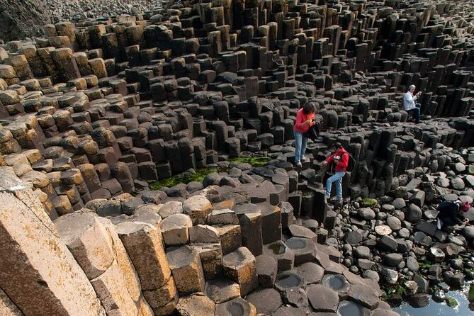 Giant's Causeway with the Titanic Exhibition and the best of Northern Ireland - A short look at Belfast City Hall